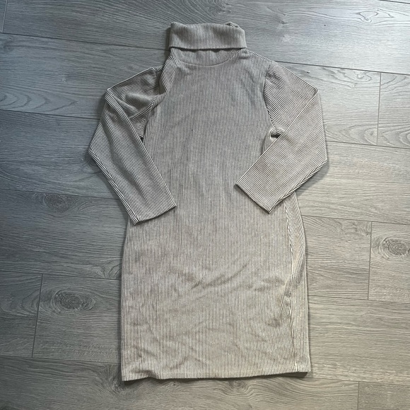 urban outfitters turtleneck sweater dress - Picture 2 of 9